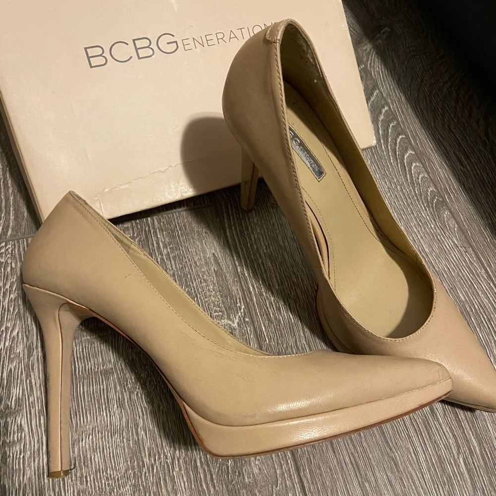 BC LONDON POINTED TOE PUMPS